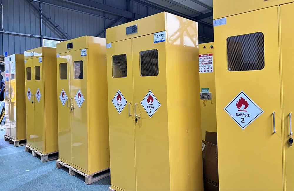 रसायनांना व्यावसायिक सुरक्षा कॅबिनेटची आवश्यकता का आहे?